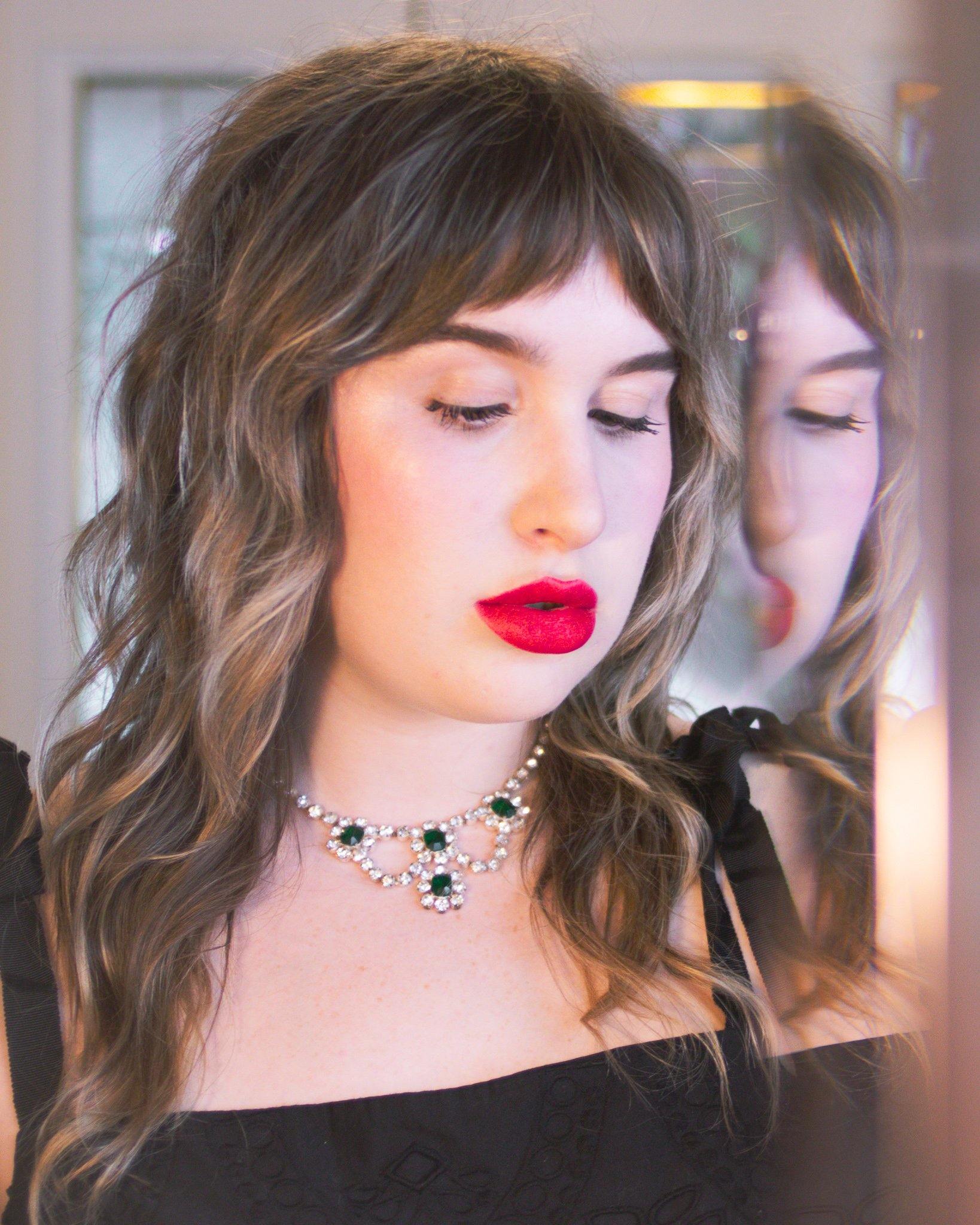 Vintage Emerald Crystal and Diamante Rhinestone Necklace by Vintage Meet Modern - Vintage Meet Modern Vintage Jewelry - Chicago, Illinois - #oldhollywoodglamour #vintagemeetmodern #designervintage #jewelrybox #antiquejewelry #vintagejewelry