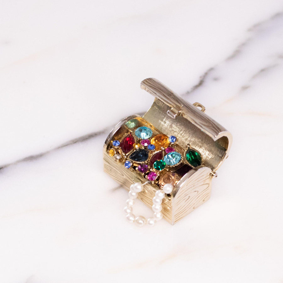 Vintage Jeweled Gold Treasure Chest Brooch by Vintage Meet Modern - Vintage Meet Modern Vintage Jewelry - Chicago, Illinois - #oldhollywoodglamour #vintagemeetmodern #designervintage #jewelrybox #antiquejewelry #vintagejewelry