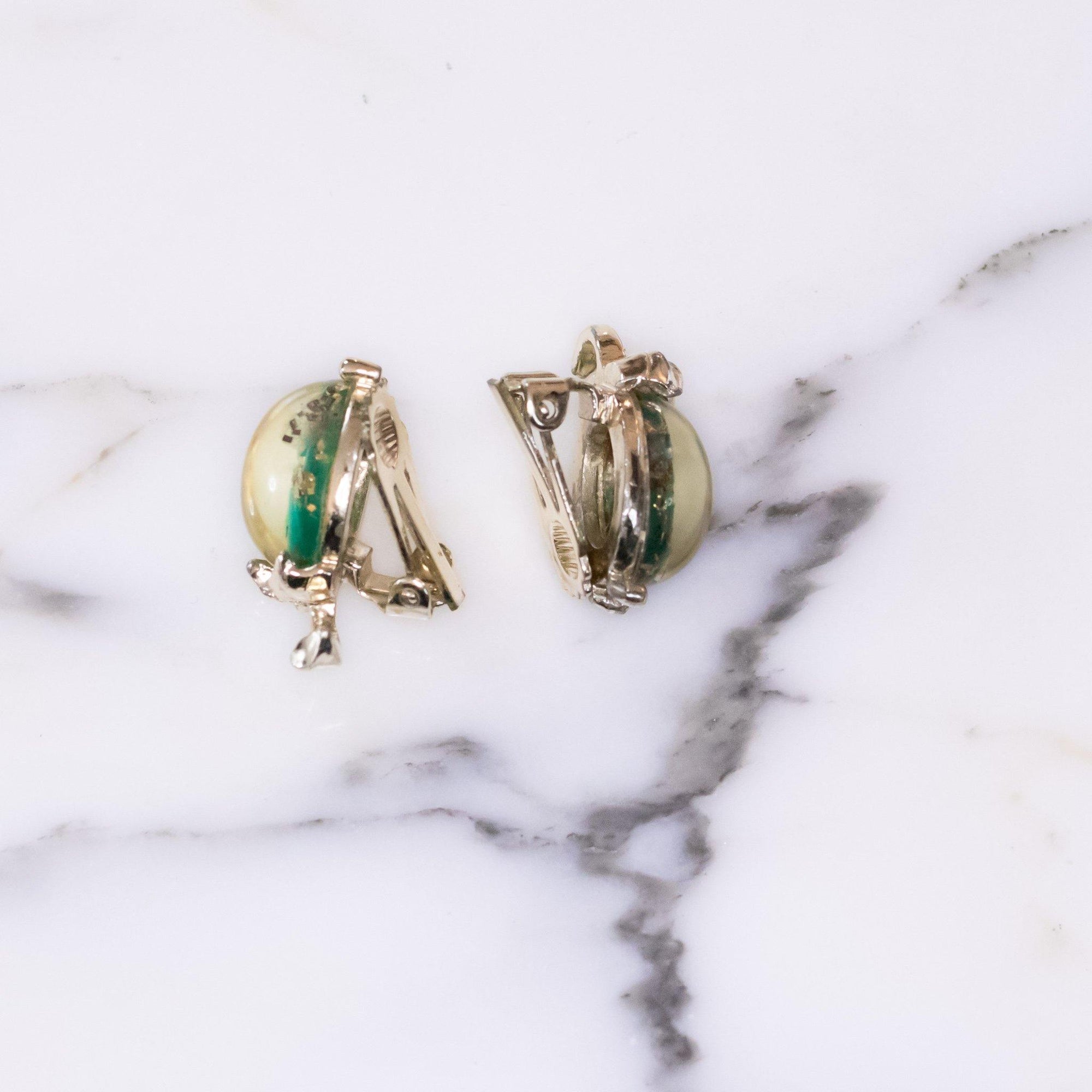 Vintage Green and Gold Confetti Lucite Clip Earrings by Vintage Meet Modern - Vintage Meet Modern Vintage Jewelry - Chicago, Illinois - #oldhollywoodglamour #vintagemeetmodern #designervintage #jewelrybox #antiquejewelry #vintagejewelry