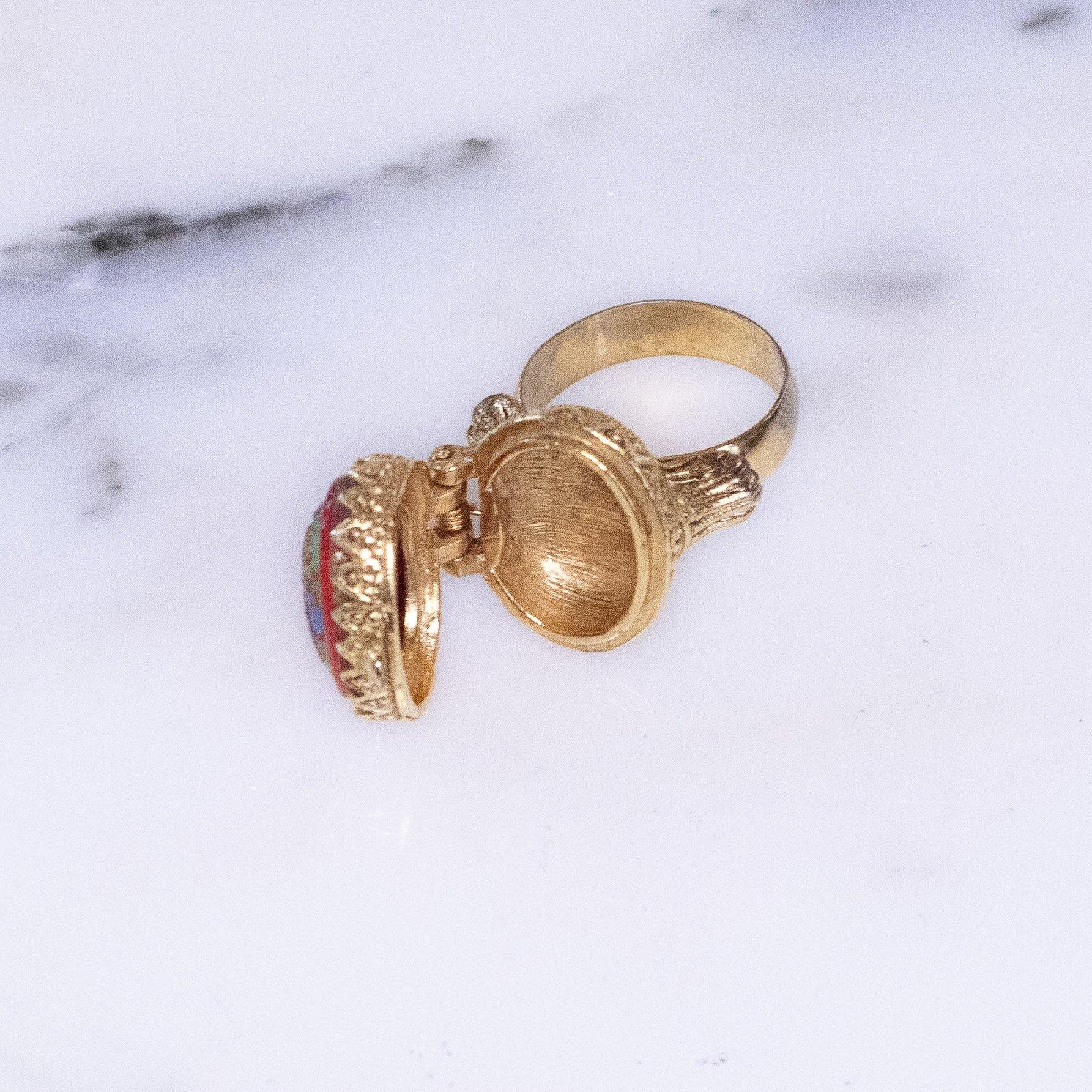 Vintage Moroccan Style Poison Locket Ring by Vintage Meet Modern - Vintage Meet Modern Vintage Jewelry - Chicago, Illinois - #oldhollywoodglamour #vintagemeetmodern #designervintage #jewelrybox #antiquejewelry #vintagejewelry