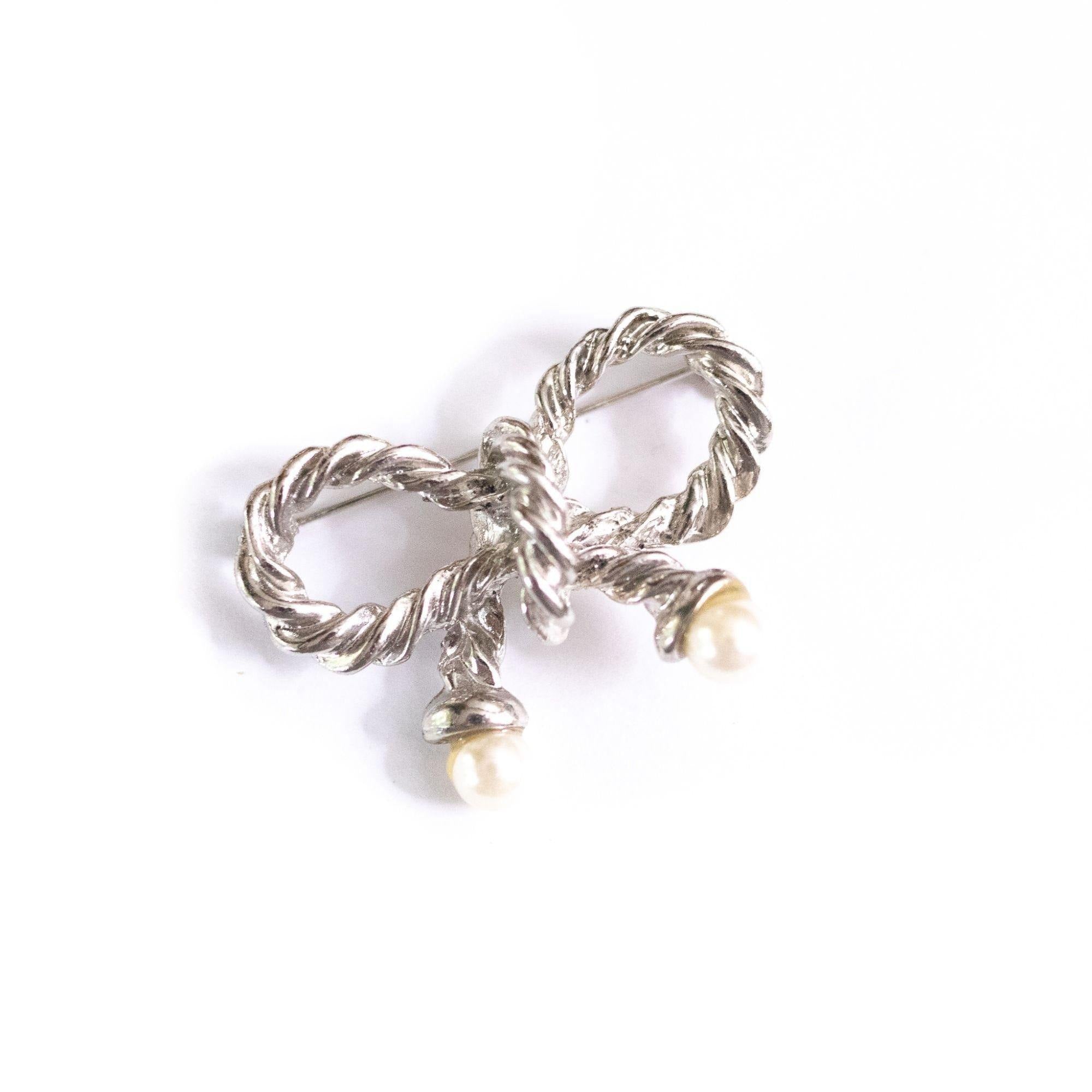Vintage Silver Bow With Pearls Brooch by Unsigned Beauty - Vintage Meet Modern Vintage Jewelry - Chicago, Illinois - #oldhollywoodglamour #vintagemeetmodern #designervintage #jewelrybox #antiquejewelry #vintagejewelry