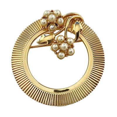 Vintage Coro Gold and Pearl Brooch by Coro - Vintage Meet Modern Vintage Jewelry - Chicago, Illinois - #oldhollywoodglamour #vintagemeetmodern #designervintage #jewelrybox #antiquejewelry #vintagejewelry