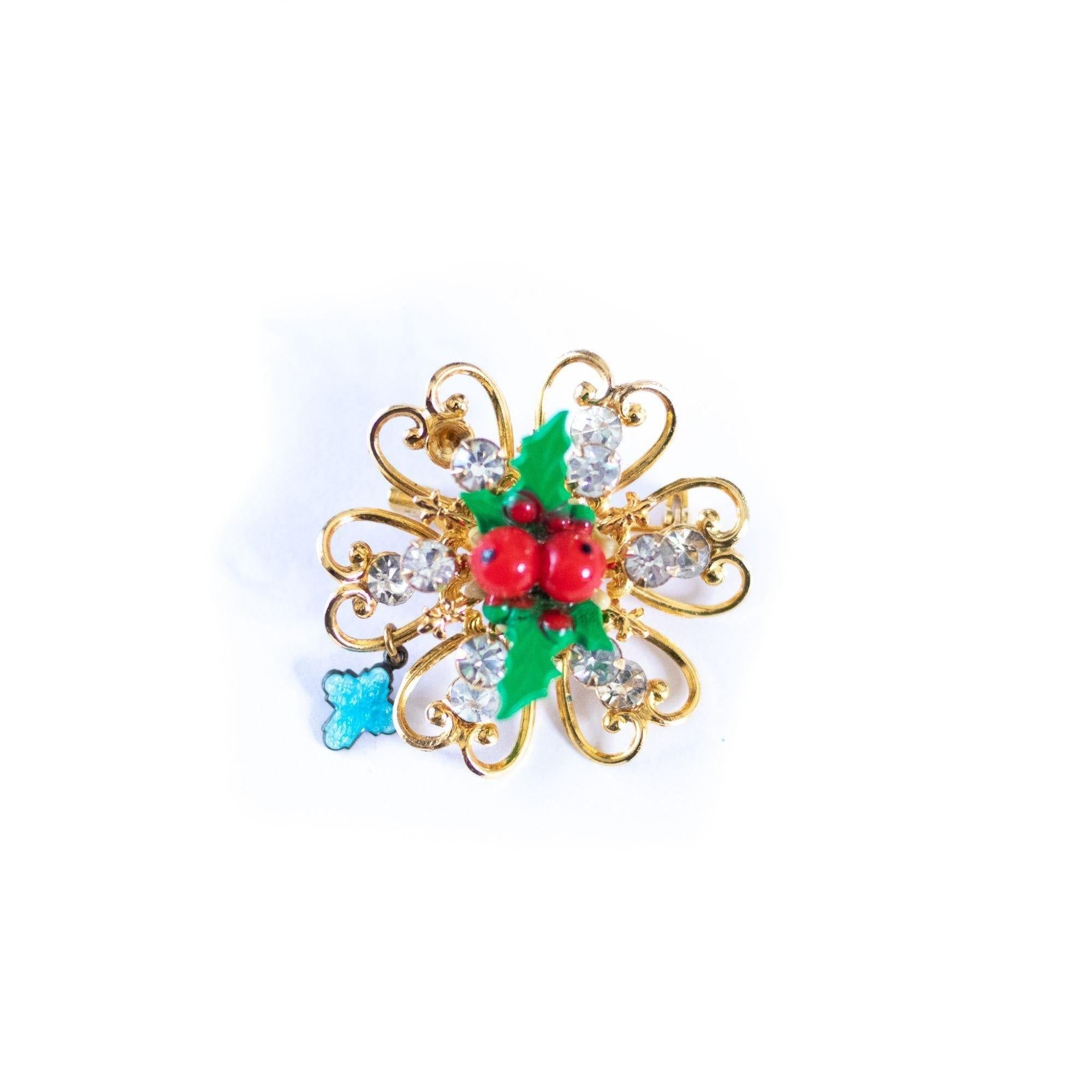 Holly Petite Christmas Brooch by Unsigned Beauty - Vintage Meet Modern Vintage Jewelry - Chicago, Illinois - #oldhollywoodglamour #vintagemeetmodern #designervintage #jewelrybox #antiquejewelry #vintagejewelry