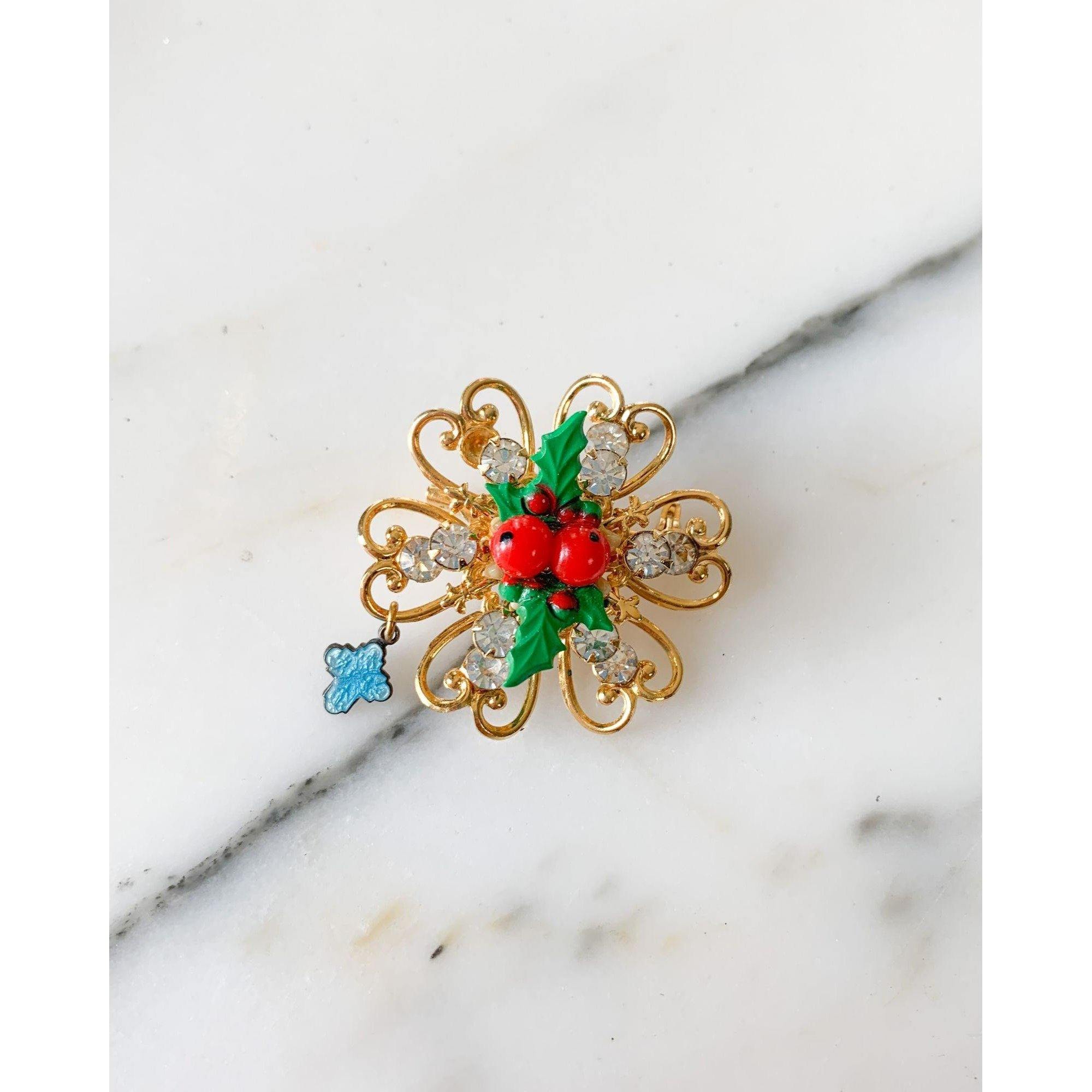 Holly Petite Christmas Brooch by Unsigned Beauty - Vintage Meet Modern Vintage Jewelry - Chicago, Illinois - #oldhollywoodglamour #vintagemeetmodern #designervintage #jewelrybox #antiquejewelry #vintagejewelry