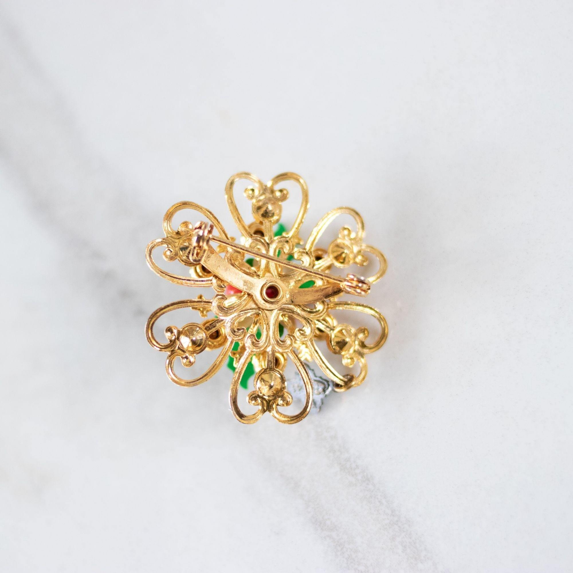 Holly Petite Christmas Brooch by Unsigned Beauty - Vintage Meet Modern Vintage Jewelry - Chicago, Illinois - #oldhollywoodglamour #vintagemeetmodern #designervintage #jewelrybox #antiquejewelry #vintagejewelry