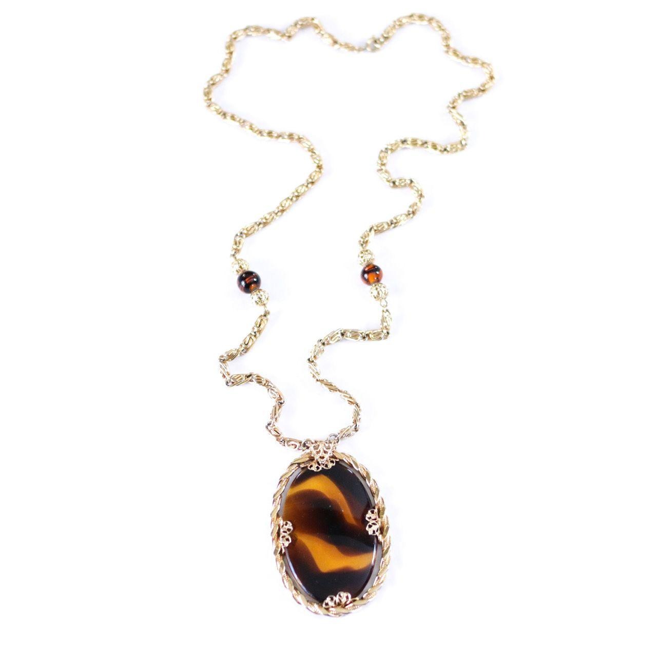 Vintage Tortoise Glass Pendant Necklace by Unsigned Beauty - Vintage Meet Modern Vintage Jewelry - Chicago, Illinois - #oldhollywoodglamour #vintagemeetmodern #designervintage #jewelrybox #antiquejewelry #vintagejewelry