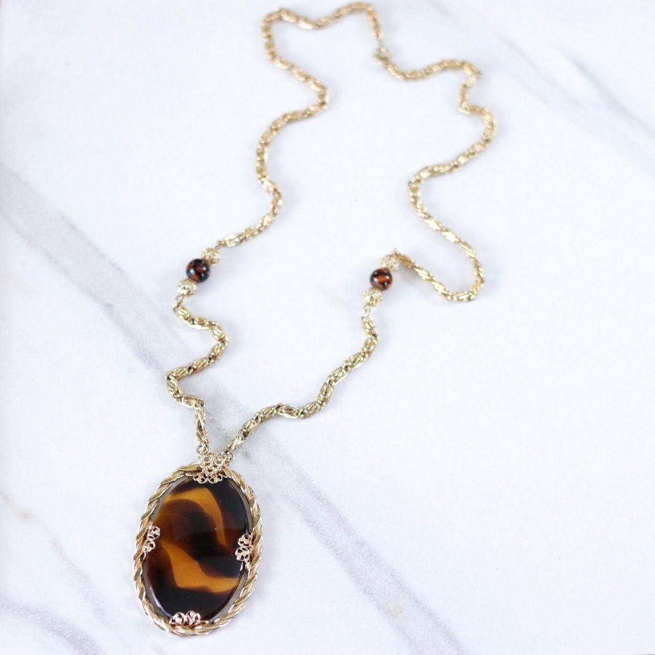 Vintage Tortoise Glass Pendant Necklace by Unsigned Beauty - Vintage Meet Modern Vintage Jewelry - Chicago, Illinois - #oldhollywoodglamour #vintagemeetmodern #designervintage #jewelrybox #antiquejewelry #vintagejewelry
