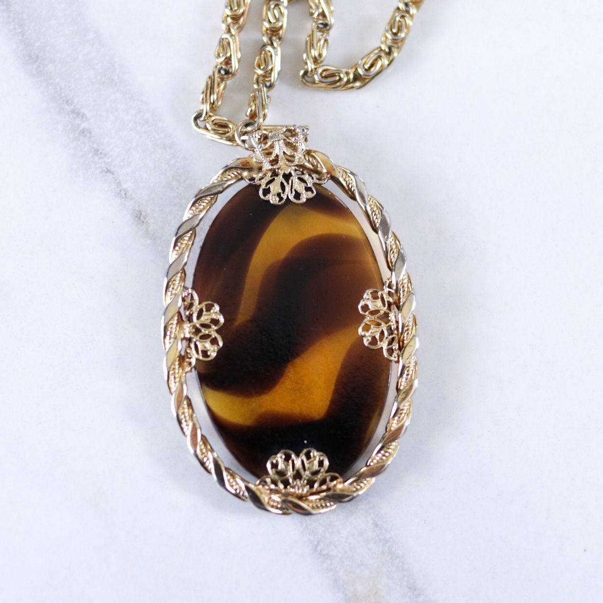 Vintage Tortoise Glass Pendant Necklace by Unsigned Beauty - Vintage Meet Modern Vintage Jewelry - Chicago, Illinois - #oldhollywoodglamour #vintagemeetmodern #designervintage #jewelrybox #antiquejewelry #vintagejewelry