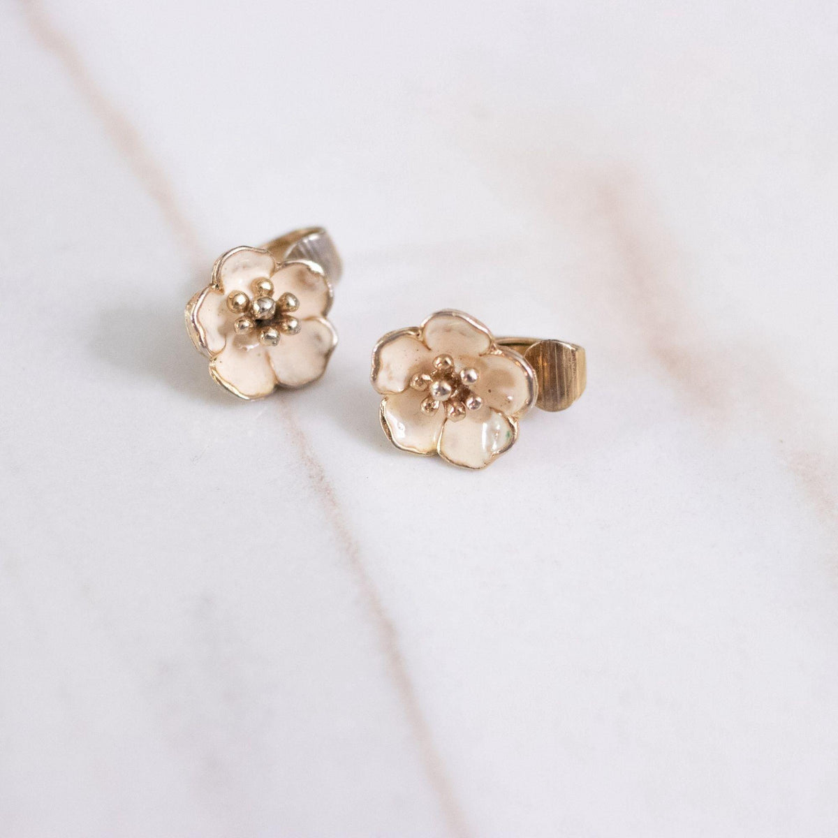 Vintage Petite Cream Dogwood Flower Earrings