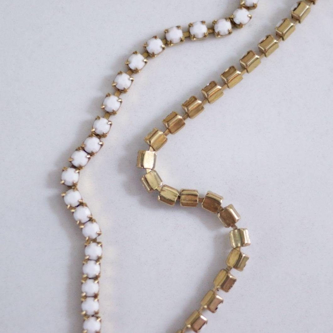 Vintage Milk Glass Rhinestone Single Strand Necklace by Unsigned Beauty - Vintage Meet Modern Vintage Jewelry - Chicago, Illinois - #oldhollywoodglamour #vintagemeetmodern #designervintage #jewelrybox #antiquejewelry #vintagejewelry