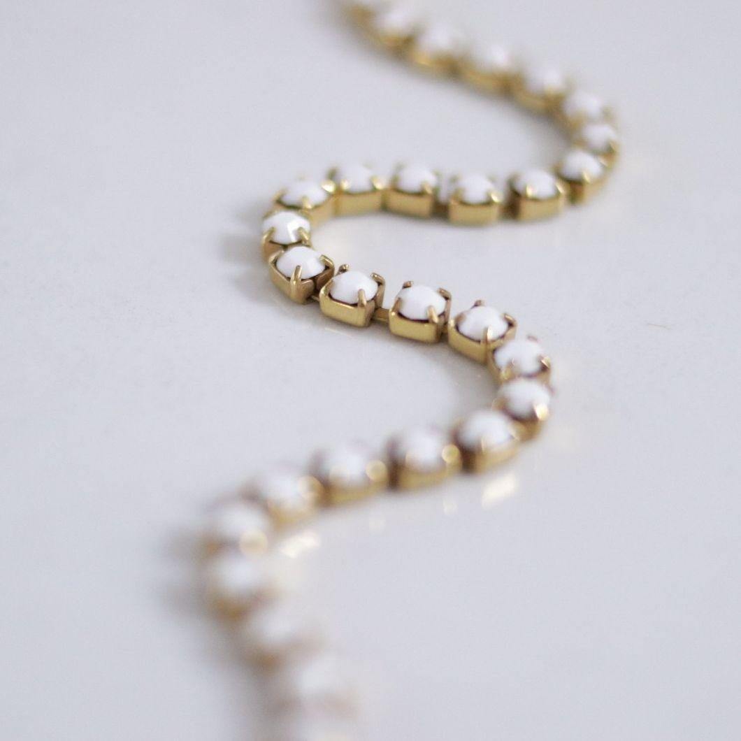 Vintage Milk Glass Rhinestone Single Strand Necklace by Unsigned Beauty - Vintage Meet Modern Vintage Jewelry - Chicago, Illinois - #oldhollywoodglamour #vintagemeetmodern #designervintage #jewelrybox #antiquejewelry #vintagejewelry