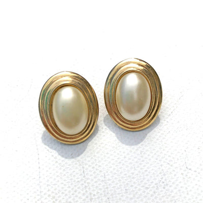 Vintage Oval Pearl and Gold Earrings by Unsigned Beauty - Vintage Meet Modern Vintage Jewelry - Chicago, Illinois - #oldhollywoodglamour #vintagemeetmodern #designervintage #jewelrybox #antiquejewelry #vintagejewelry