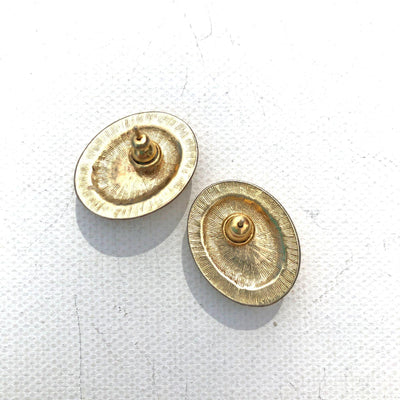 Vintage Oval Pearl and Gold Earrings by Unsigned Beauty - Vintage Meet Modern Vintage Jewelry - Chicago, Illinois - #oldhollywoodglamour #vintagemeetmodern #designervintage #jewelrybox #antiquejewelry #vintagejewelry
