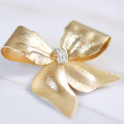 Vintage Gold Bow Brooch with Rhinestones by Unsigned Beauty - Vintage Meet Modern Vintage Jewelry - Chicago, Illinois - #oldhollywoodglamour #vintagemeetmodern #designervintage #jewelrybox #antiquejewelry #vintagejewelry