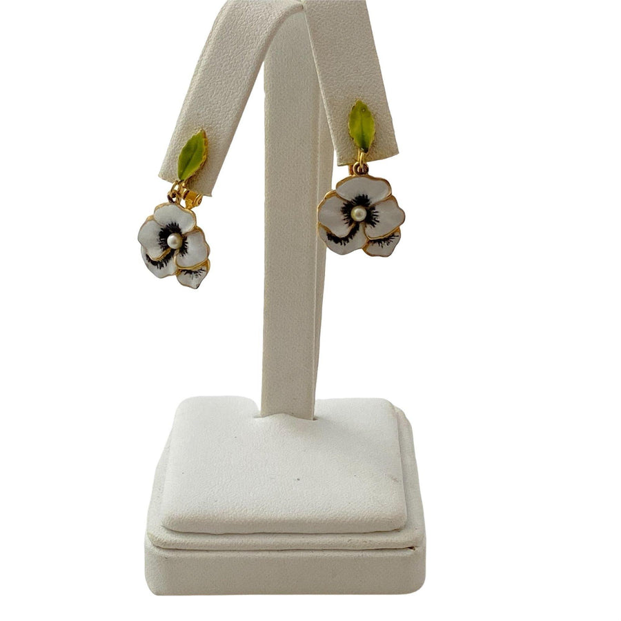 Vintage Black and White Pansy Earrings by Unsigned Beauty - Vintage Meet Modern Vintage Jewelry - Chicago, Illinois - #oldhollywoodglamour #vintagemeetmodern #designervintage #jewelrybox #antiquejewelry #vintagejewelry
