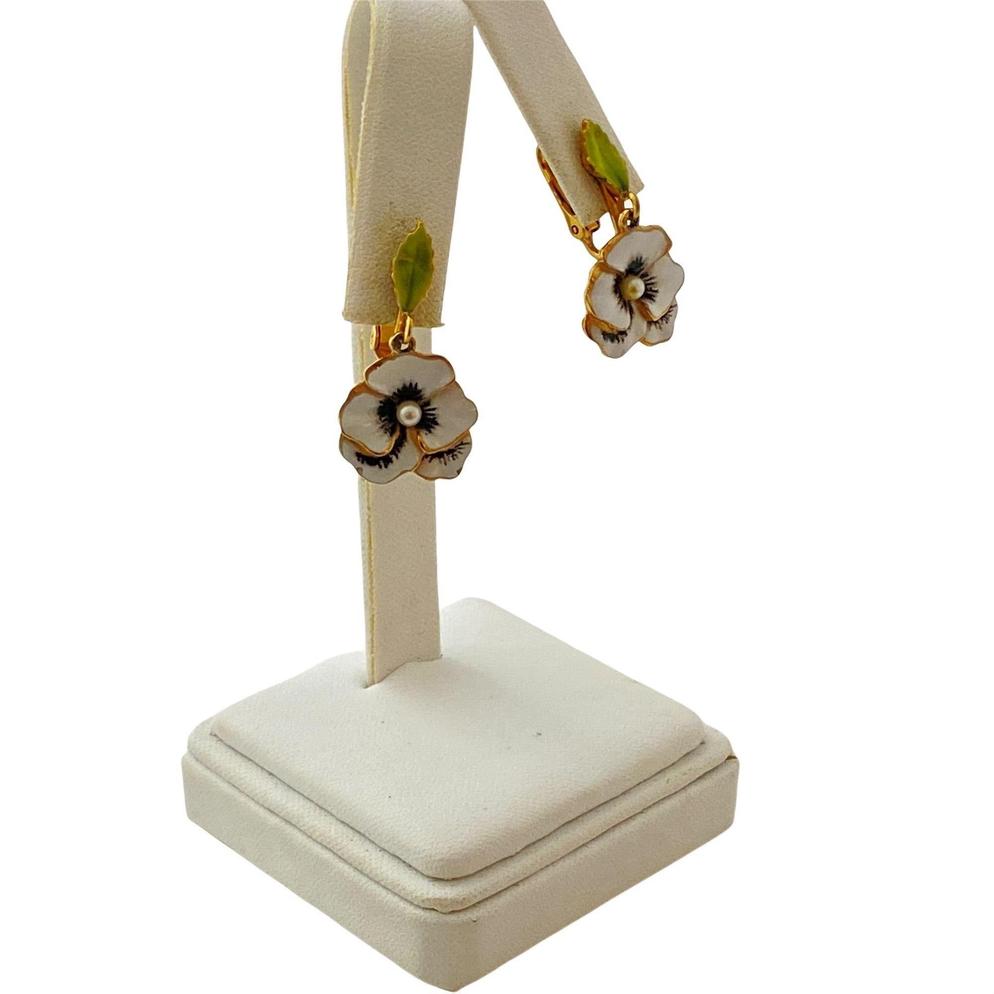 Vintage Black and White Pansy Earrings by Unsigned Beauty - Vintage Meet Modern Vintage Jewelry - Chicago, Illinois - #oldhollywoodglamour #vintagemeetmodern #designervintage #jewelrybox #antiquejewelry #vintagejewelry