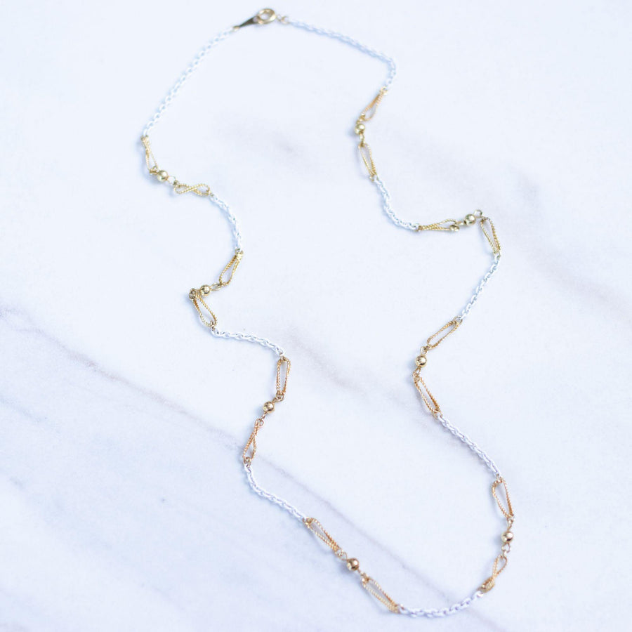 Vintage White and Gold Link Minimalist Chain Necklace by Vintage Meet Modern - Vintage Meet Modern Vintage Jewelry - Chicago, Illinois - #oldhollywoodglamour #vintagemeetmodern #designervintage #jewelrybox #antiquejewelry #vintagejewelry