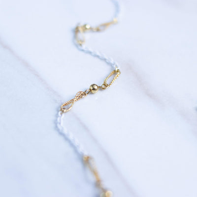 Vintage White and Gold Link Minimalist Chain Necklace by Vintage Meet Modern - Vintage Meet Modern Vintage Jewelry - Chicago, Illinois - #oldhollywoodglamour #vintagemeetmodern #designervintage #jewelrybox #antiquejewelry #vintagejewelry
