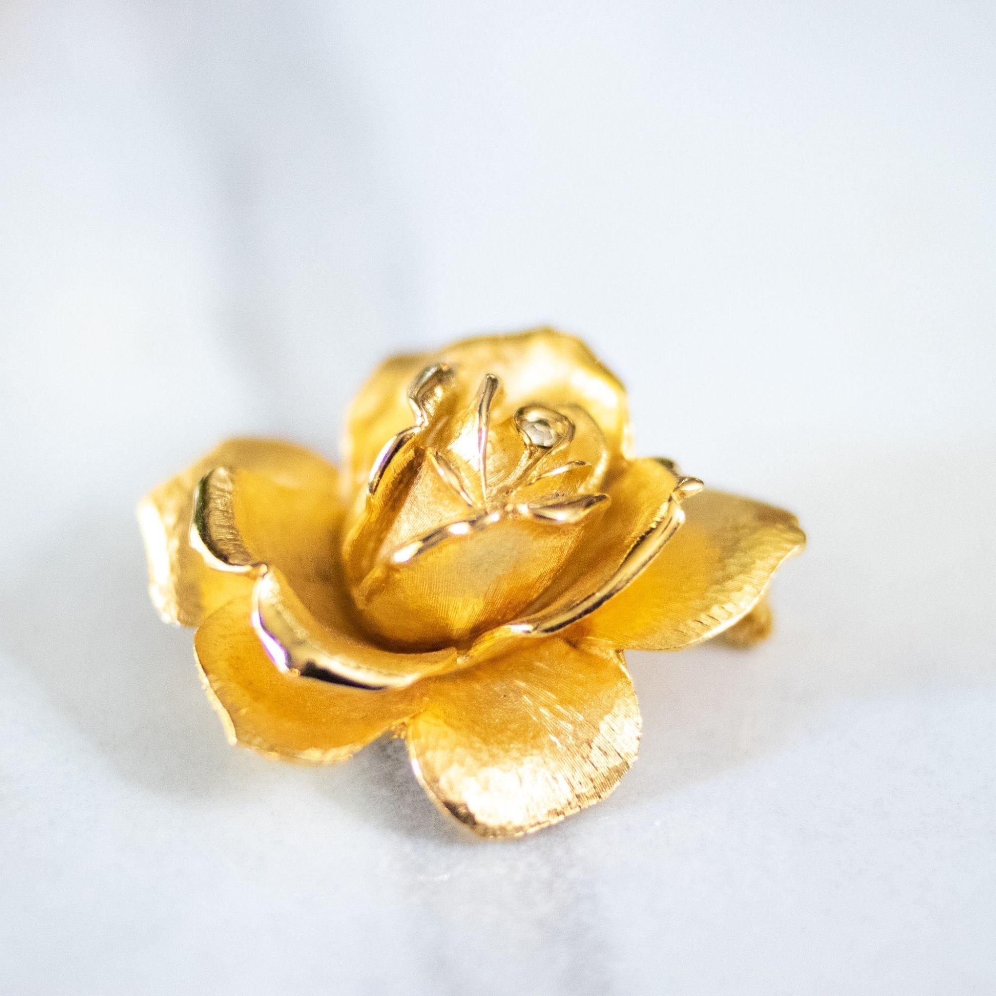 Vintage Golden Rose Brooch by Unsigned Beauty - Vintage Meet Modern Vintage Jewelry - Chicago, Illinois - #oldhollywoodglamour #vintagemeetmodern #designervintage #jewelrybox #antiquejewelry #vintagejewelry
