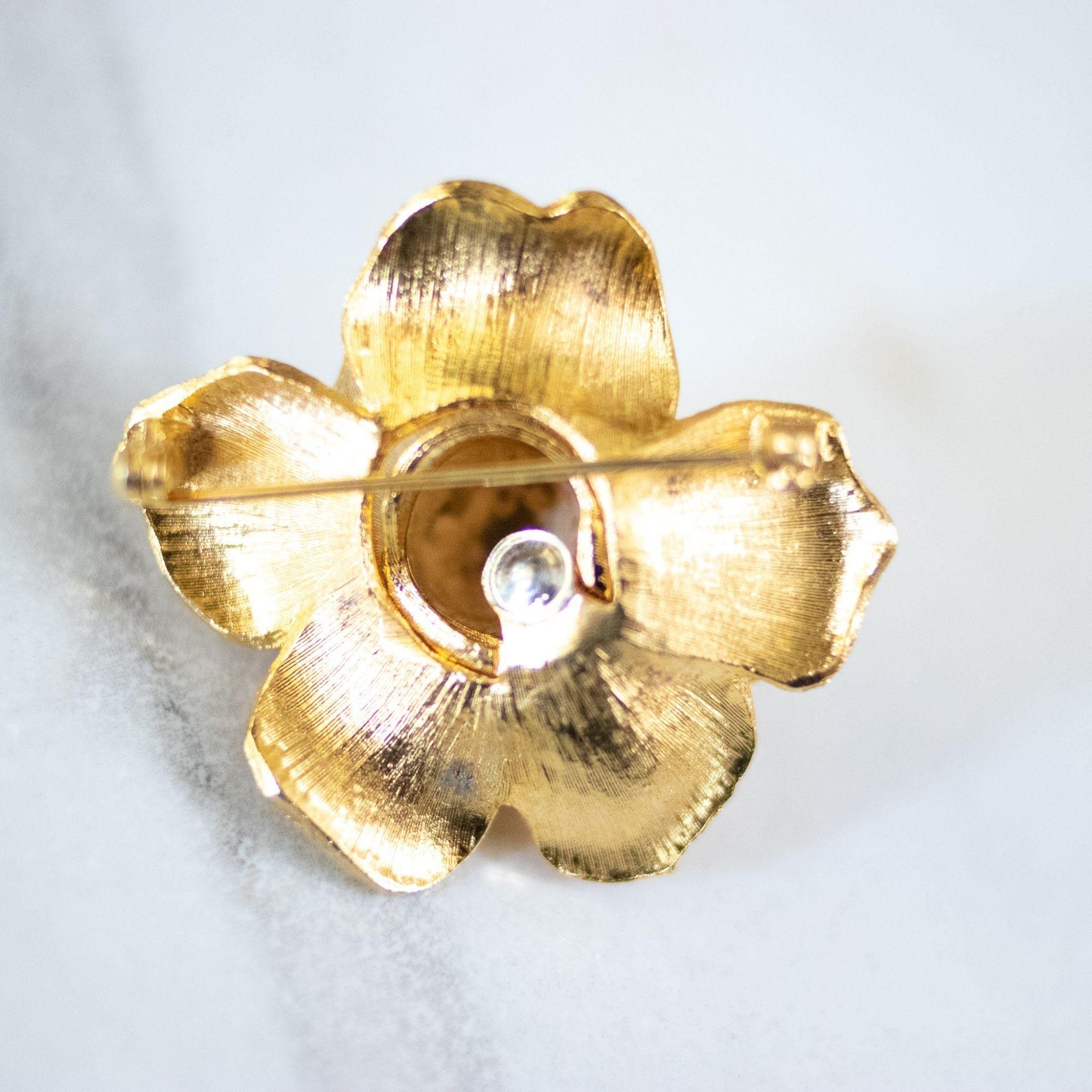 Vintage Golden Rose Brooch by Unsigned Beauty - Vintage Meet Modern Vintage Jewelry - Chicago, Illinois - #oldhollywoodglamour #vintagemeetmodern #designervintage #jewelrybox #antiquejewelry #vintagejewelry