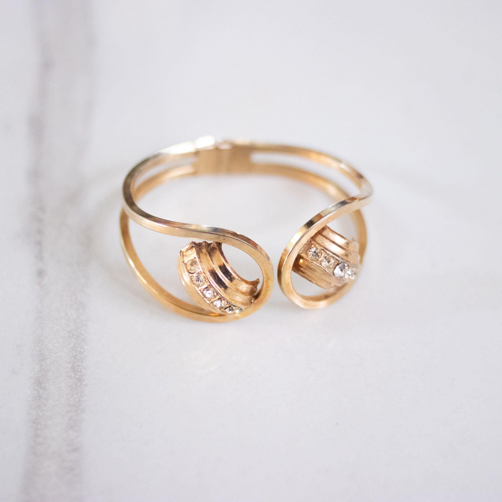 Vintage 1940s Rhinestone Clamper Bracelet by Unsigned Coro - Vintage Meet Modern Vintage Jewelry - Chicago, Illinois - #oldhollywoodglamour #vintagemeetmodern #designervintage #jewelrybox #antiquejewelry #vintagejewelry