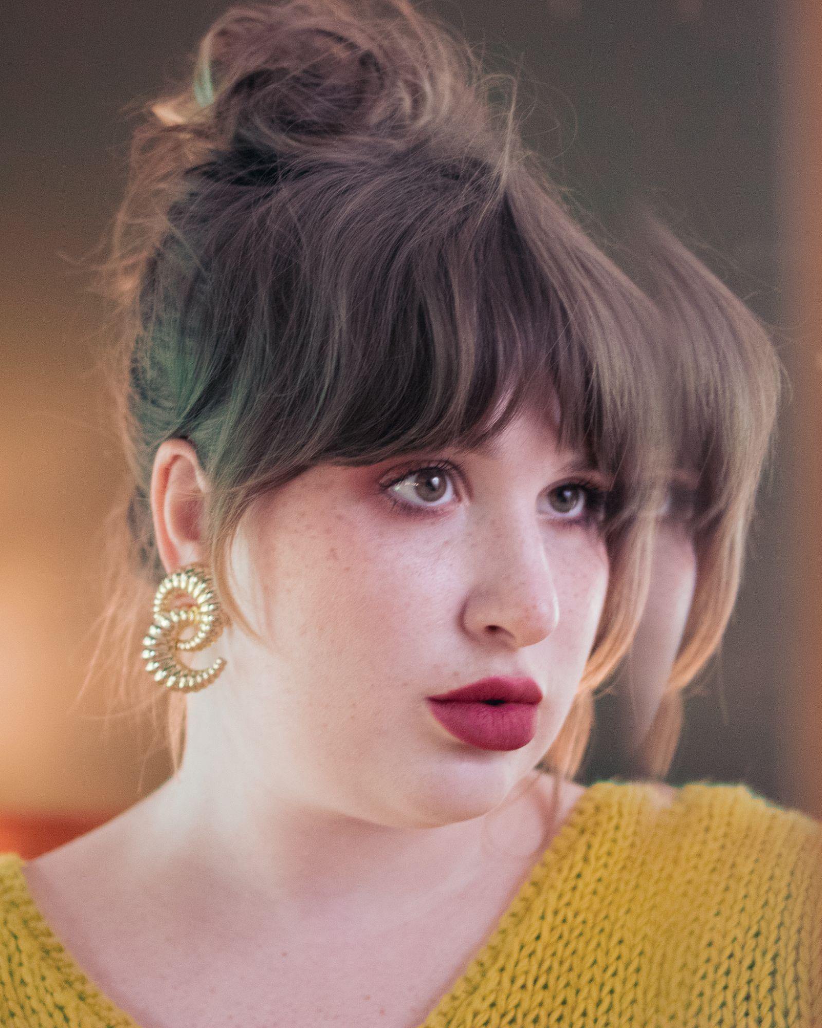 Vintage Gold Crescent Loop Earrings by Unsigned Beauty - Vintage Meet Modern Vintage Jewelry - Chicago, Illinois - #oldhollywoodglamour #vintagemeetmodern #designervintage #jewelrybox #antiquejewelry #vintagejewelry