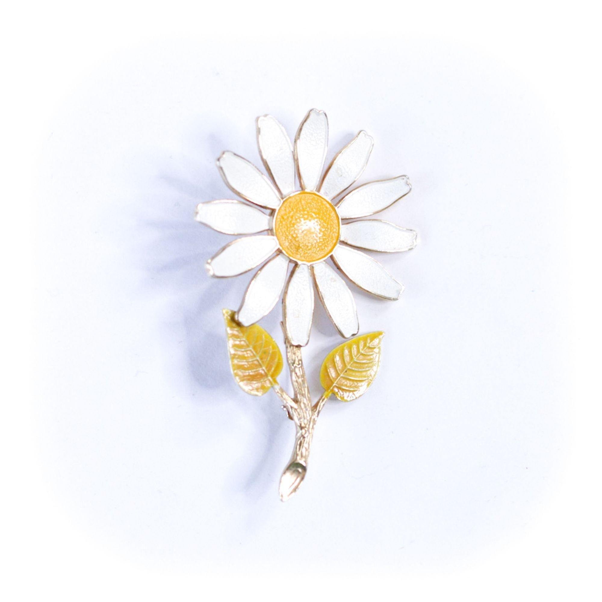 Vintage Accessocraft NYC White and Yellow Daisy Brooch by Accessocraft NYC - Vintage Meet Modern Vintage Jewelry - Chicago, Illinois - #oldhollywoodglamour #vintagemeetmodern #designervintage #jewelrybox #antiquejewelry #vintagejewelry