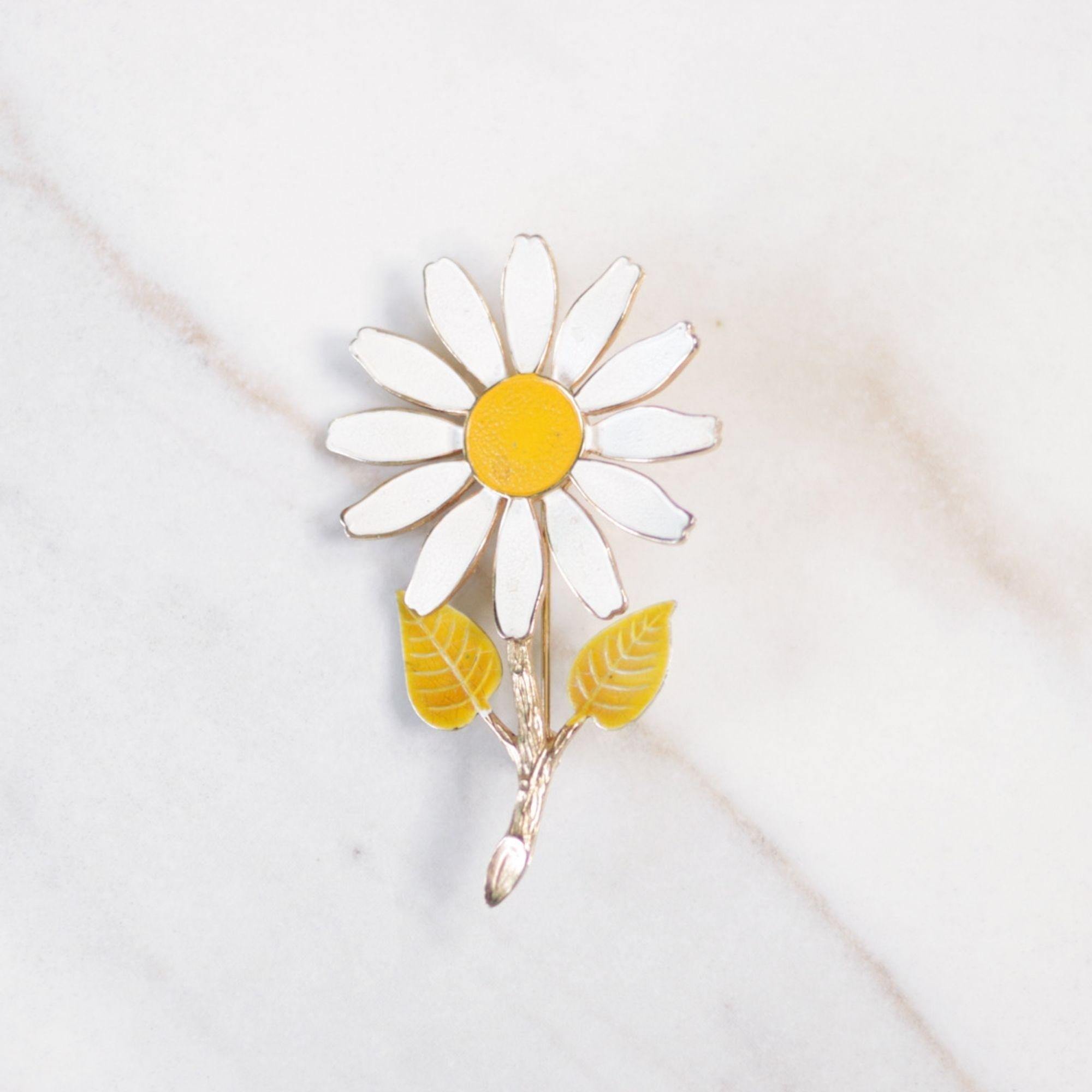 Vintage Accessocraft NYC White and Yellow Daisy Brooch by Accessocraft NYC - Vintage Meet Modern Vintage Jewelry - Chicago, Illinois - #oldhollywoodglamour #vintagemeetmodern #designervintage #jewelrybox #antiquejewelry #vintagejewelry