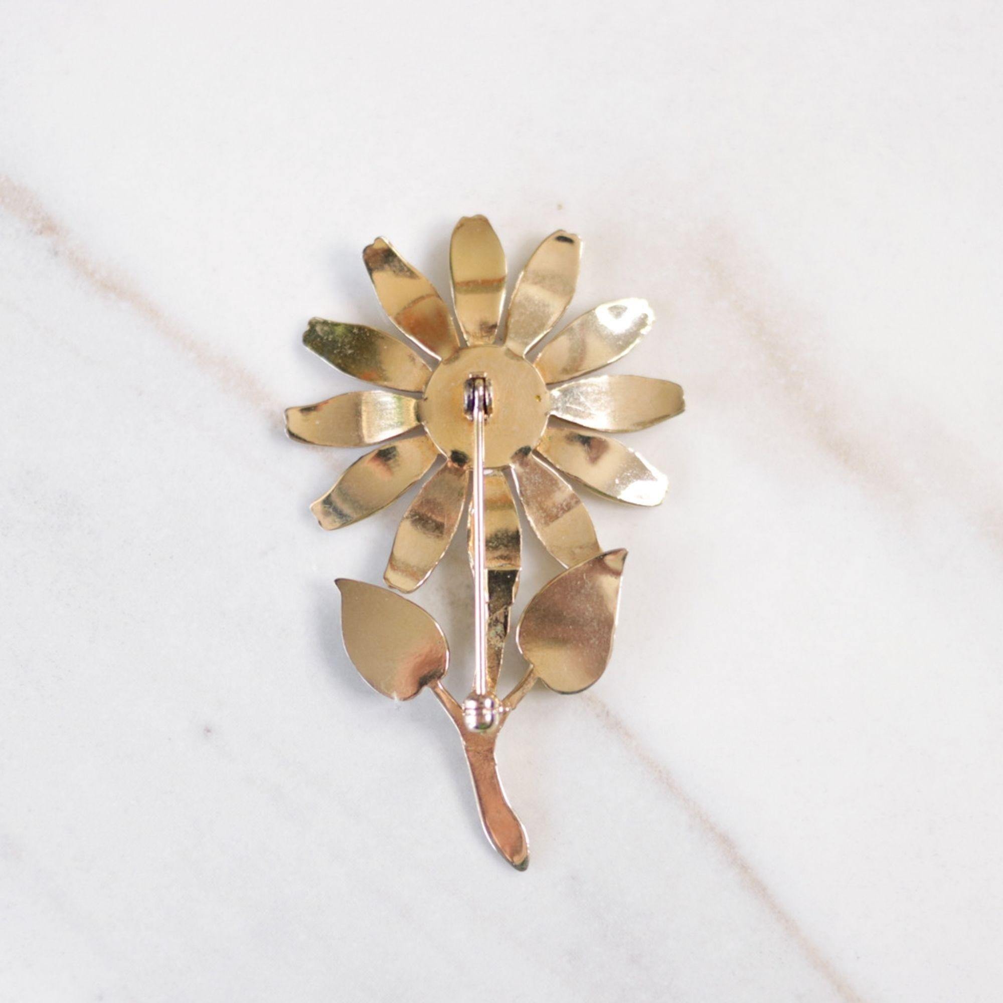 Vintage Accessocraft NYC White and Yellow Daisy Brooch by Accessocraft NYC - Vintage Meet Modern Vintage Jewelry - Chicago, Illinois - #oldhollywoodglamour #vintagemeetmodern #designervintage #jewelrybox #antiquejewelry #vintagejewelry