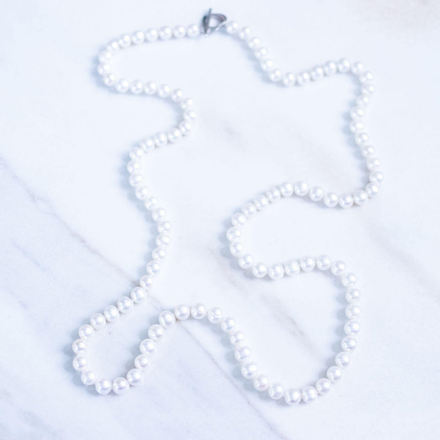 Vintage White Cultured Freshwater Pearl Necklace by Unsigned Beauty - Vintage Meet Modern Vintage Jewelry - Chicago, Illinois - #oldhollywoodglamour #vintagemeetmodern #designervintage #jewelrybox #antiquejewelry #vintagejewelry