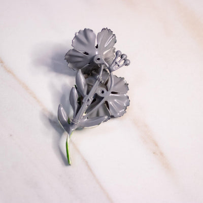 Vintage Mid Century Modern Gray Flower Brooch by Unsigned Beauty - Vintage Meet Modern Vintage Jewelry - Chicago, Illinois - #oldhollywoodglamour #vintagemeetmodern #designervintage #jewelrybox #antiquejewelry #vintagejewelry