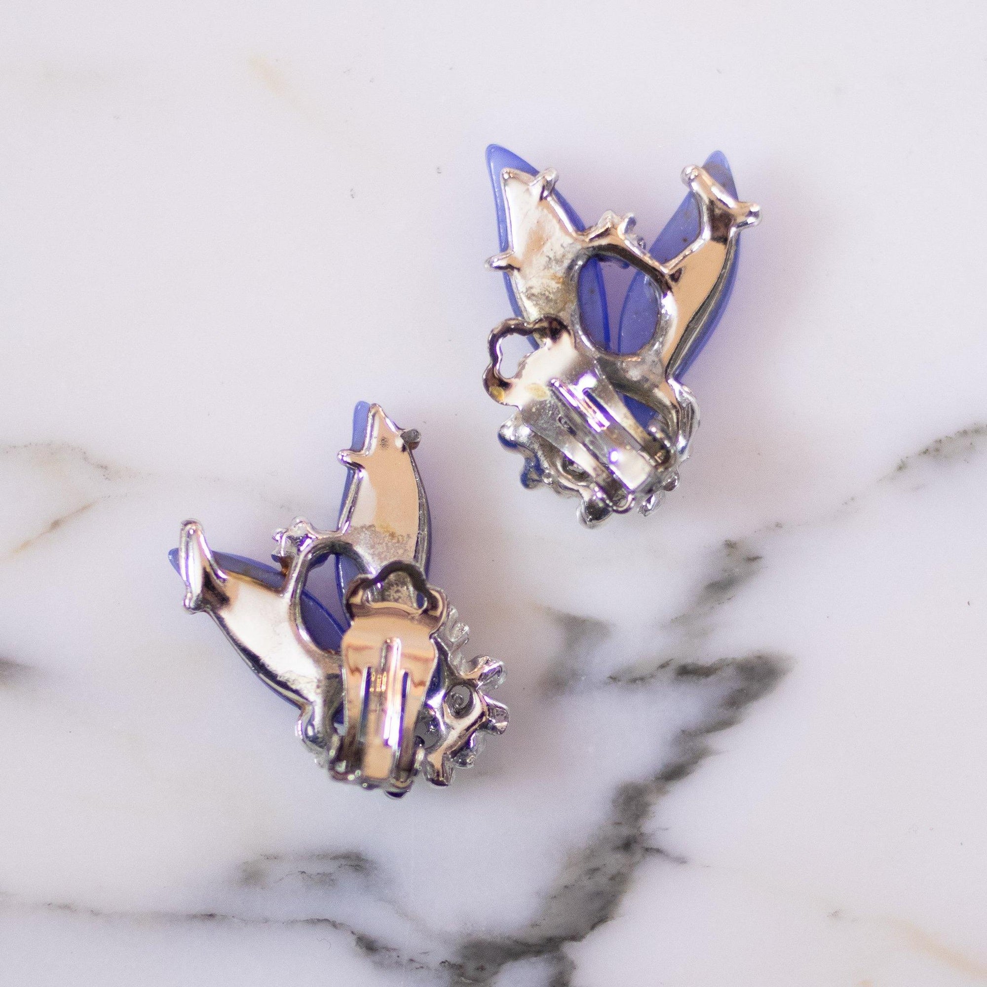 Vintage Blue Thermoset with White Enamel Flowers with Rhinestone Centers by Unsigned Beauty - Vintage Meet Modern Vintage Jewelry - Chicago, Illinois - #oldhollywoodglamour #vintagemeetmodern #designervintage #jewelrybox #antiquejewelry #vintagejewelry