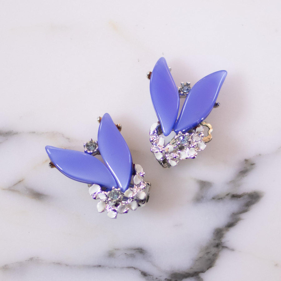 Vintage Blue Thermoset with White Enamel Flowers with Rhinestone Centers by Unsigned Beauty - Vintage Meet Modern Vintage Jewelry - Chicago, Illinois - #oldhollywoodglamour #vintagemeetmodern #designervintage #jewelrybox #antiquejewelry #vintagejewelry