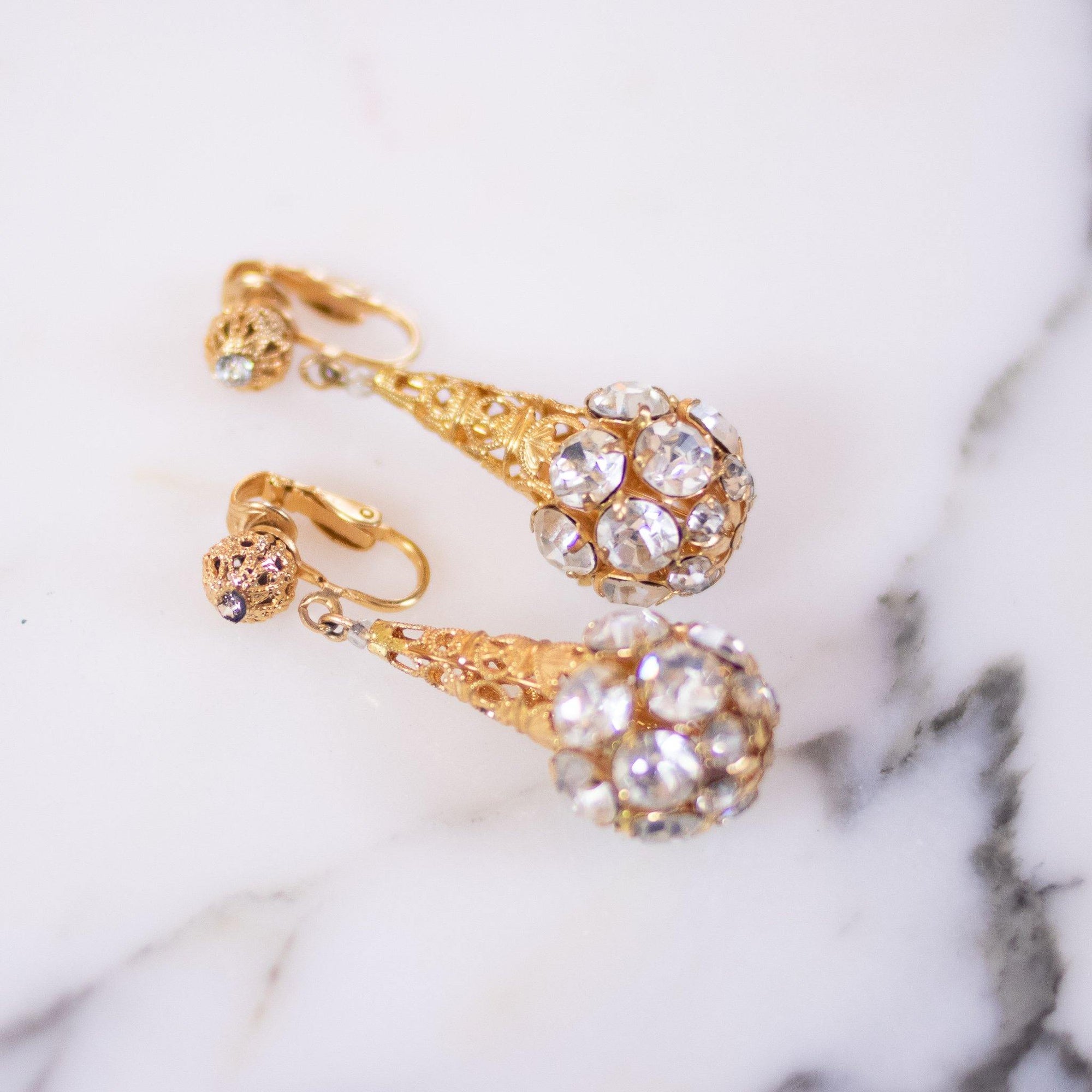 Vintage Diamante Rhinestone Dangling Earrings by Unsigned Beauty - Vintage Meet Modern Vintage Jewelry - Chicago, Illinois - #oldhollywoodglamour #vintagemeetmodern #designervintage #jewelrybox #antiquejewelry #vintagejewelry