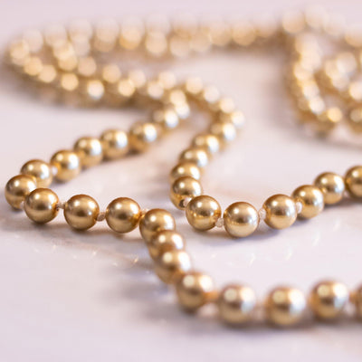 Vintage Faux Gold Pearl Necklace by Unsigned Beauty - Vintage Meet Modern Vintage Jewelry - Chicago, Illinois - #oldhollywoodglamour #vintagemeetmodern #designervintage #jewelrybox #antiquejewelry #vintagejewelry