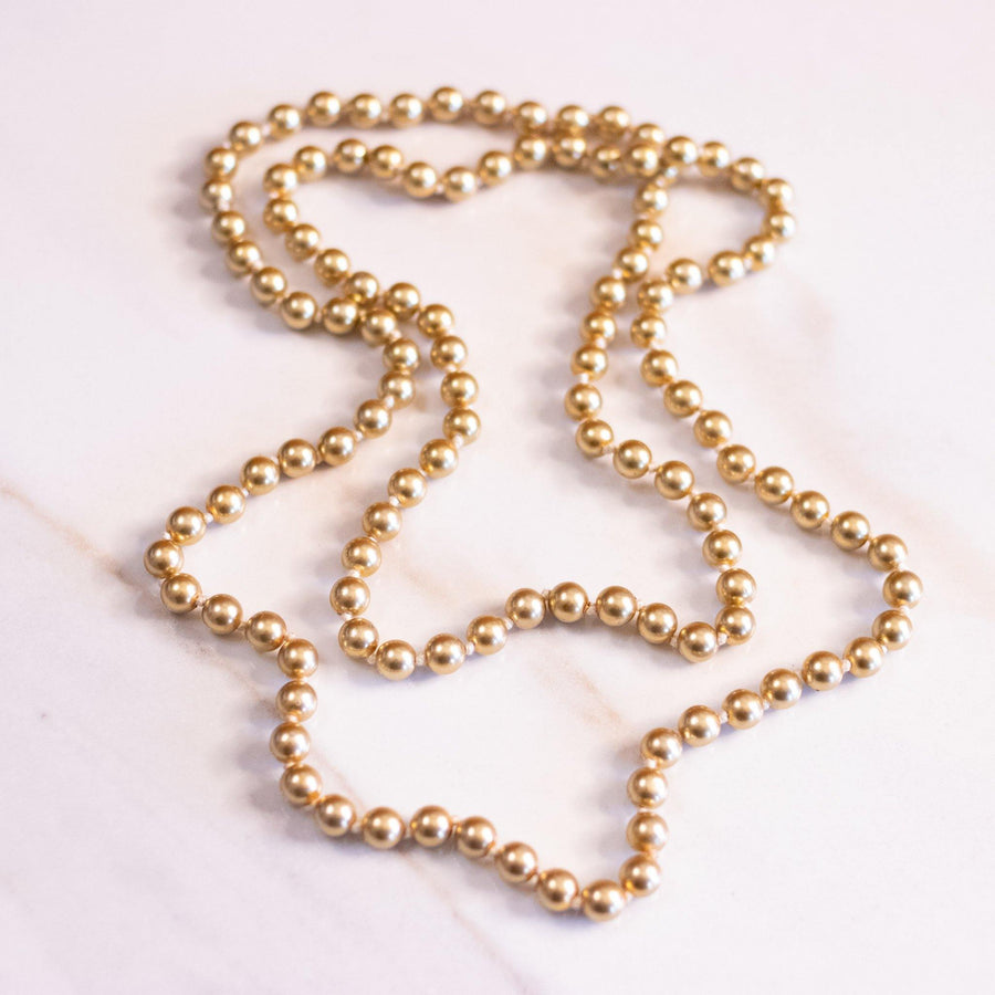 Vintage Faux Gold Pearl Necklace by Unsigned Beauty - Vintage Meet Modern Vintage Jewelry - Chicago, Illinois - #oldhollywoodglamour #vintagemeetmodern #designervintage #jewelrybox #antiquejewelry #vintagejewelry