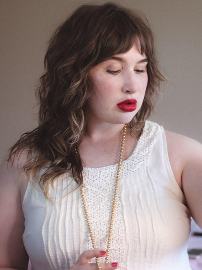 Vintage Faux Gold Pearl Necklace by Unsigned Beauty - Vintage Meet Modern Vintage Jewelry - Chicago, Illinois - #oldhollywoodglamour #vintagemeetmodern #designervintage #jewelrybox #antiquejewelry #vintagejewelry