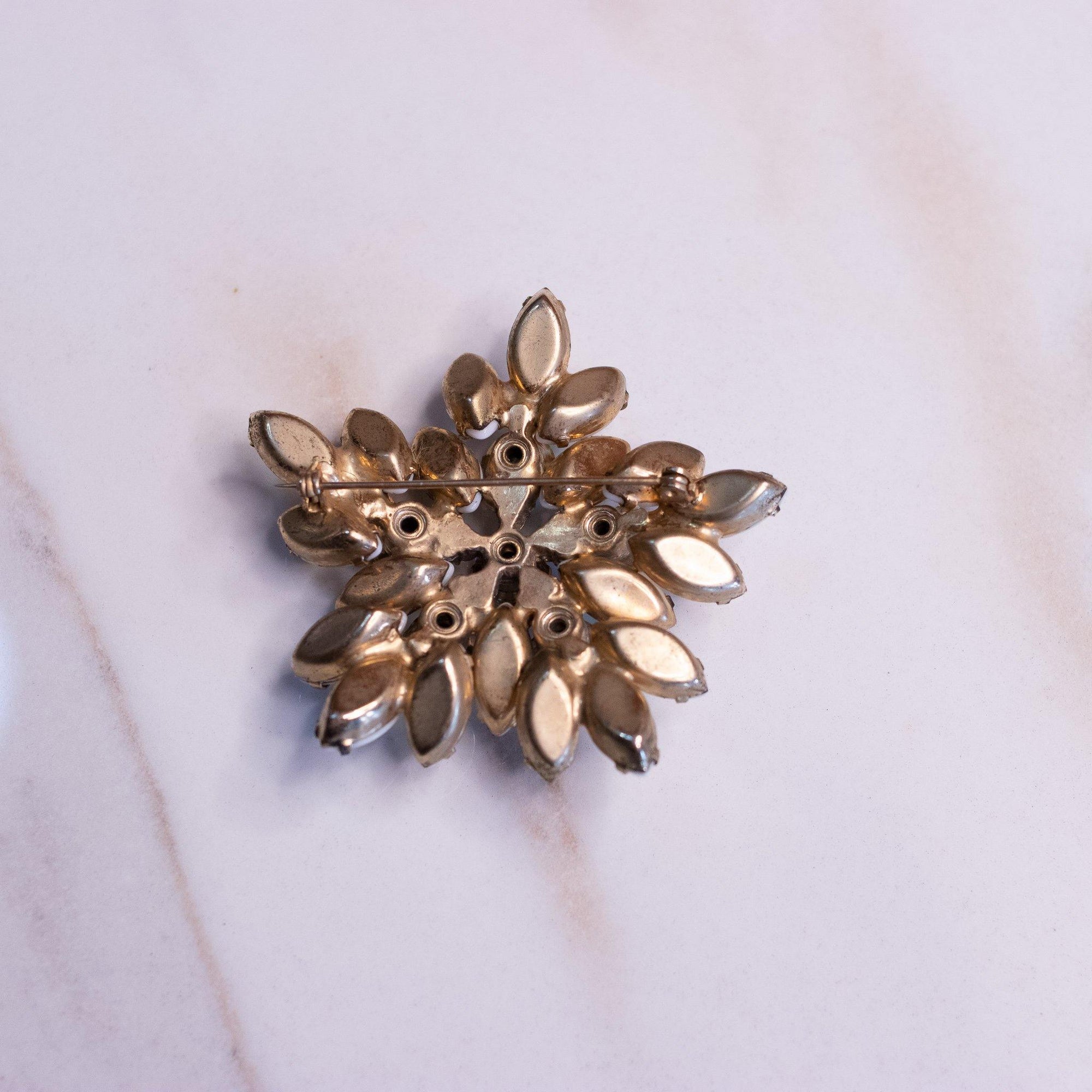 Vintage Juliana White Aurora Borealis Milk Glass Brooch by Juliana - Vintage Meet Modern Vintage Jewelry - Chicago, Illinois - #oldhollywoodglamour #vintagemeetmodern #designervintage #jewelrybox #antiquejewelry #vintagejewelry