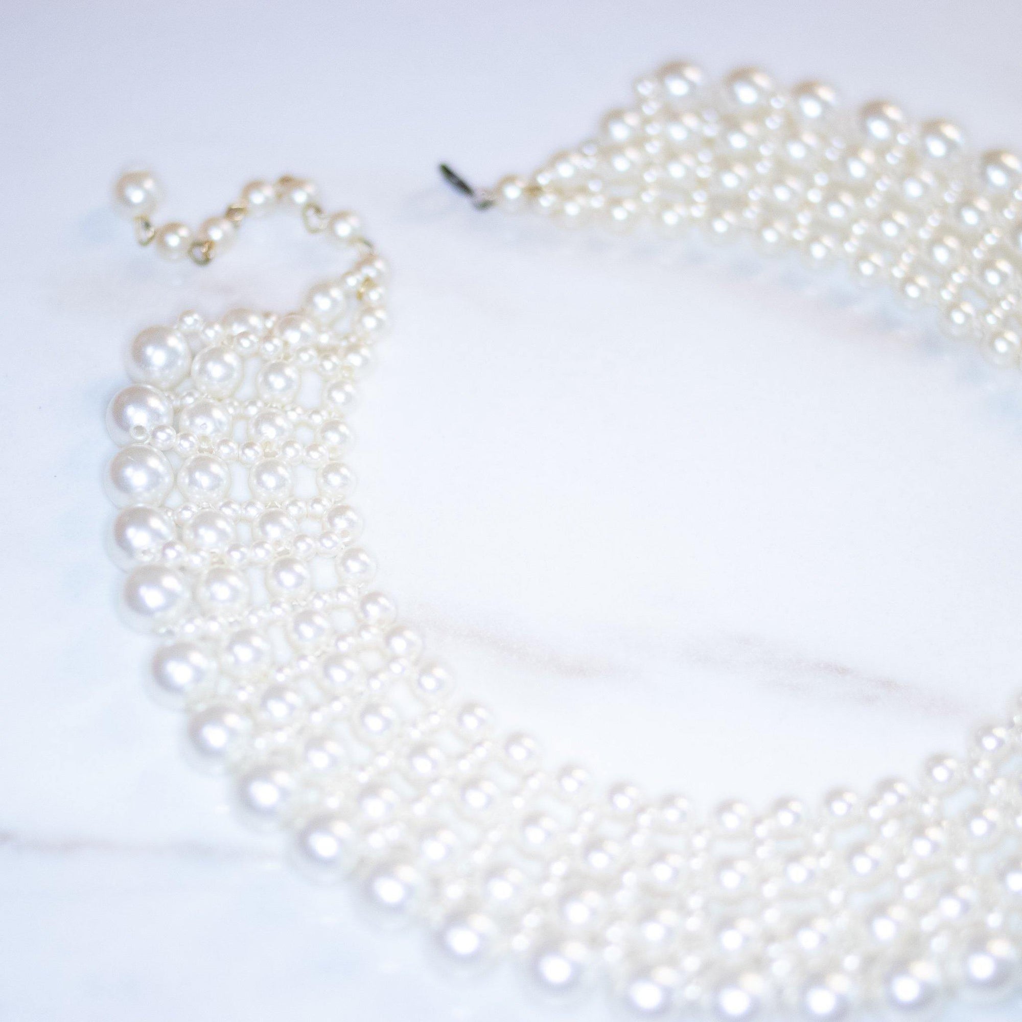 Vintage Pearl Bib Collar Necklace by Unsigned Beauty - Vintage Meet Modern Vintage Jewelry - Chicago, Illinois - #oldhollywoodglamour #vintagemeetmodern #designervintage #jewelrybox #antiquejewelry #vintagejewelry