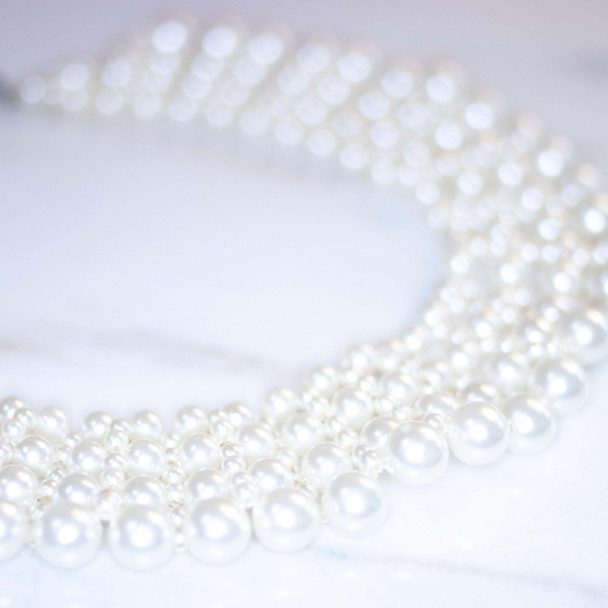 Vintage Pearl Bib Collar Necklace by Unsigned Beauty - Vintage Meet Modern Vintage Jewelry - Chicago, Illinois - #oldhollywoodglamour #vintagemeetmodern #designervintage #jewelrybox #antiquejewelry #vintagejewelry