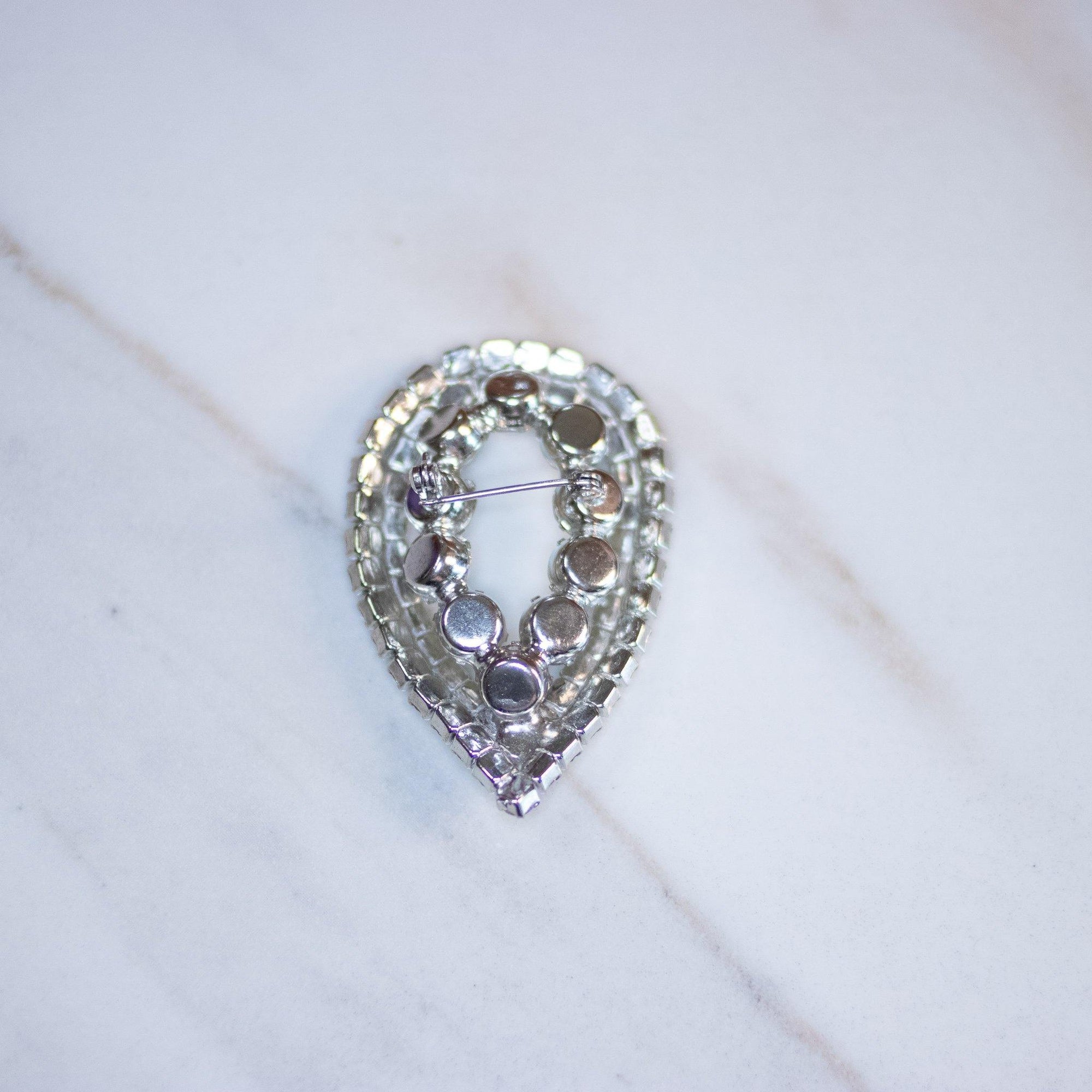 Vintage Art Deco Diamante Teardrop Brooch by Unsigned Beauty - Vintage Meet Modern Vintage Jewelry - Chicago, Illinois - #oldhollywoodglamour #vintagemeetmodern #designervintage #jewelrybox #antiquejewelry #vintagejewelry