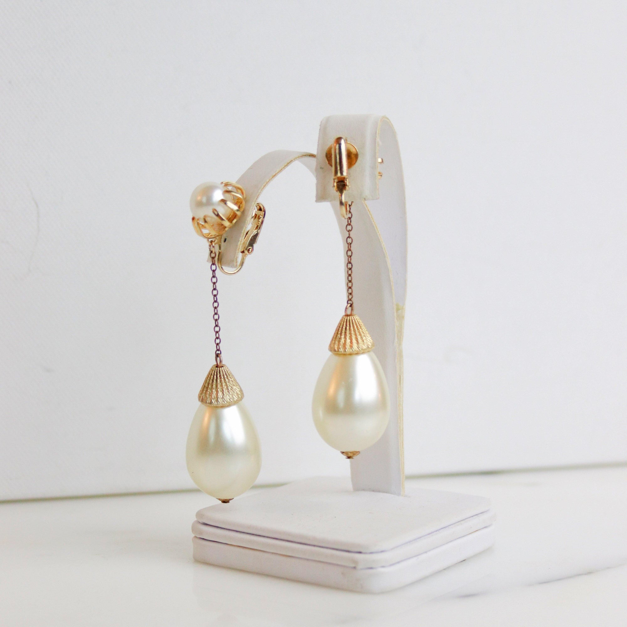 Vintage 1960s Pearl Drop Statement Earrings by Unsigned Beauty - Vintage Meet Modern Vintage Jewelry - Chicago, Illinois - #oldhollywoodglamour #vintagemeetmodern #designervintage #jewelrybox #antiquejewelry #vintagejewelry