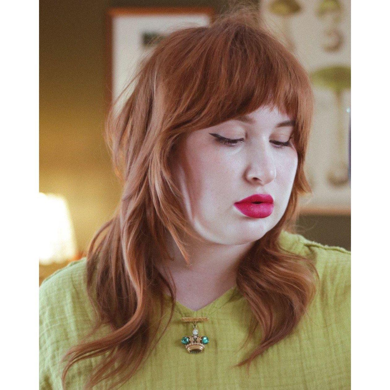 Vintage Gold Crown Brooch with Green Rhinestones by Unsigned Beauty - Vintage Meet Modern Vintage Jewelry - Chicago, Illinois - #oldhollywoodglamour #vintagemeetmodern #designervintage #jewelrybox #antiquejewelry #vintagejewelry