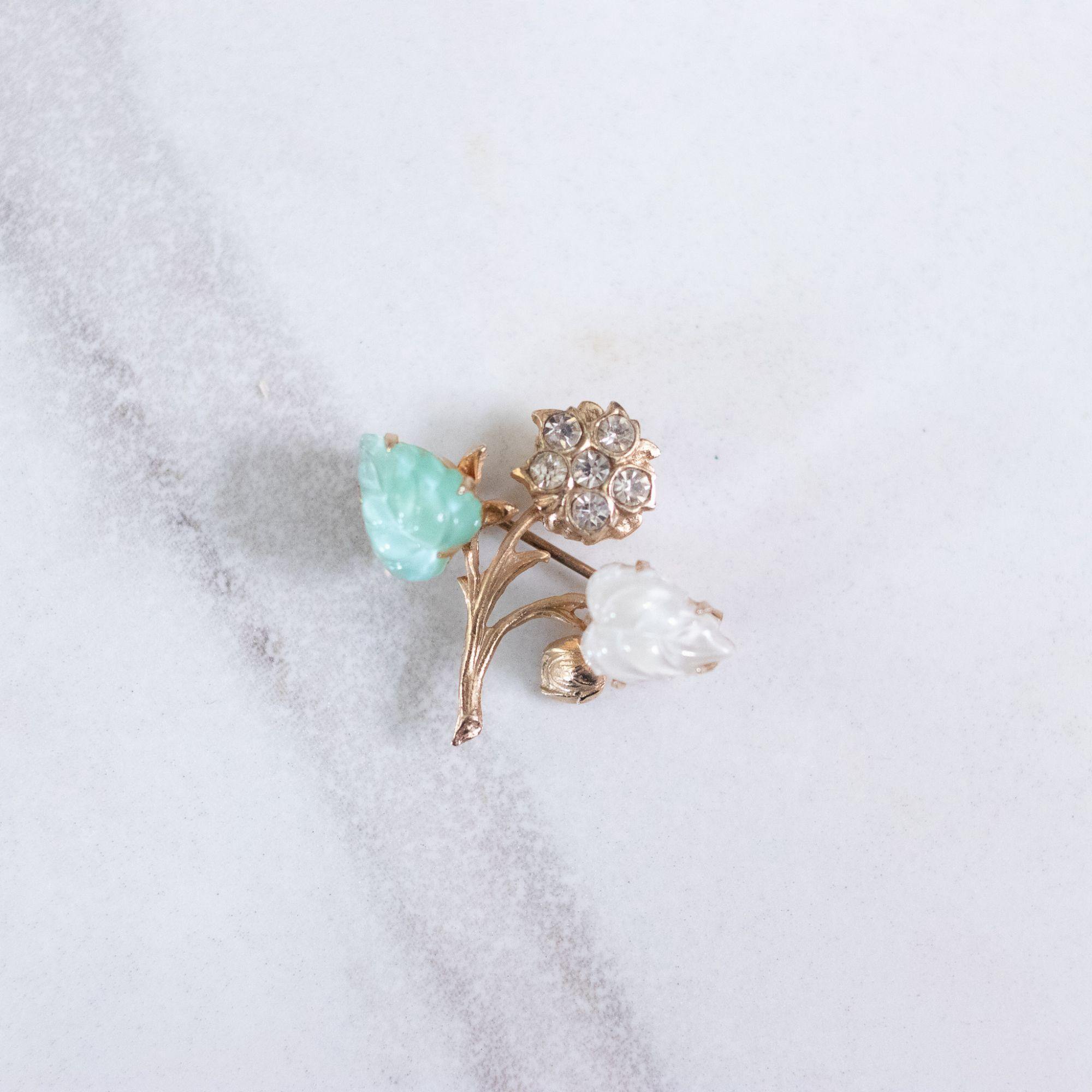 Vintage Petite Gold Leaf Brooch with Pressed Glass Leaves by Unsigned Beauty - Vintage Meet Modern Vintage Jewelry - Chicago, Illinois - #oldhollywoodglamour #vintagemeetmodern #designervintage #jewelrybox #antiquejewelry #vintagejewelry