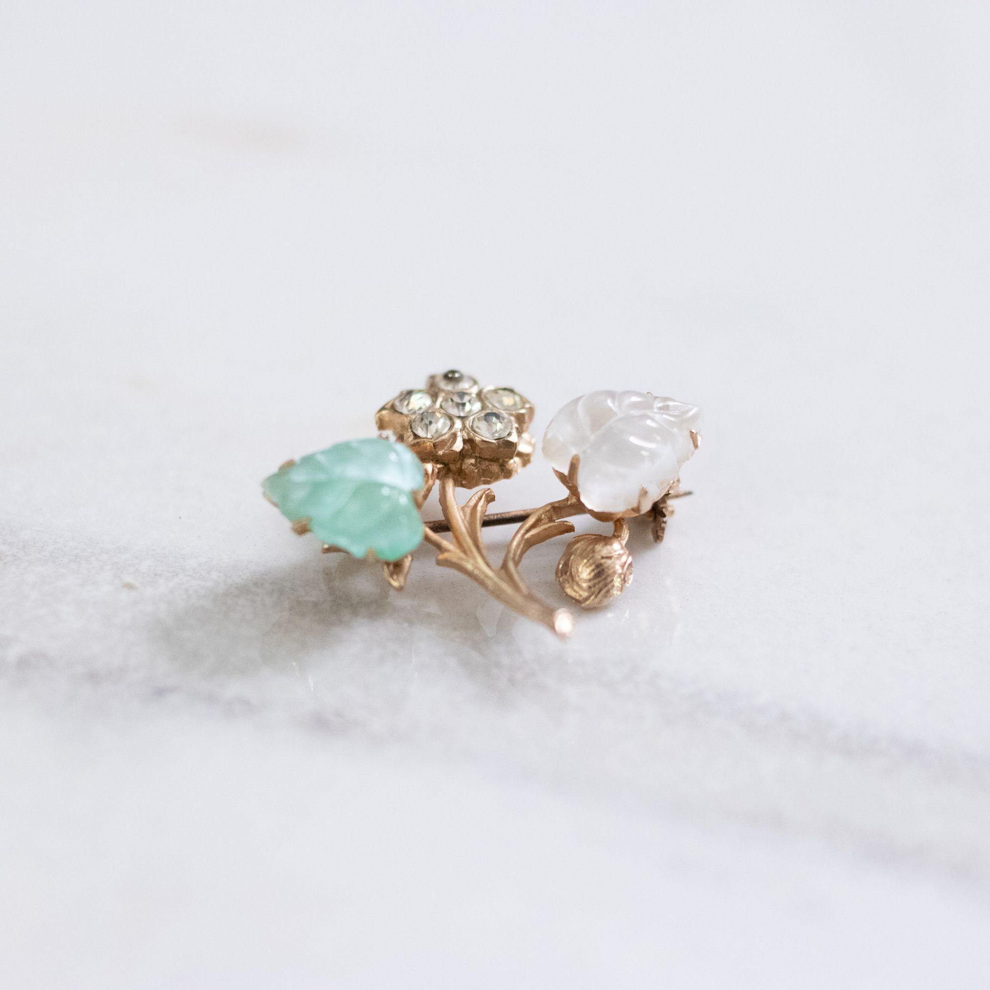 Vintage Petite Gold Leaf Brooch with Pressed Glass Leaves by Unsigned Beauty - Vintage Meet Modern Vintage Jewelry - Chicago, Illinois - #oldhollywoodglamour #vintagemeetmodern #designervintage #jewelrybox #antiquejewelry #vintagejewelry