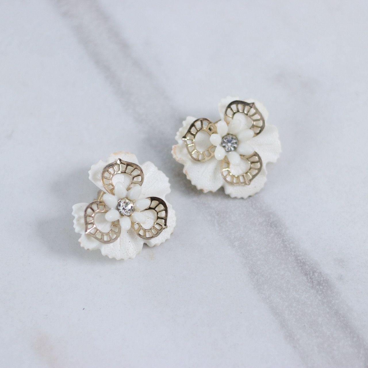 Vintage White Pansy Flower with Rhinestones Statement Earrings by Unsigned Beauty - Vintage Meet Modern Vintage Jewelry - Chicago, Illinois - #oldhollywoodglamour #vintagemeetmodern #designervintage #jewelrybox #antiquejewelry #vintagejewelry