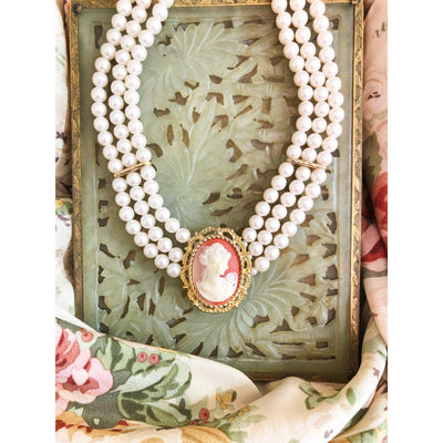 Pearl and Cameo Necklace by Unsigned Beauty - Vintage Meet Modern Vintage Jewelry - Chicago, Illinois - #oldhollywoodglamour #vintagemeetmodern #designervintage #jewelrybox #antiquejewelry #vintagejewelry