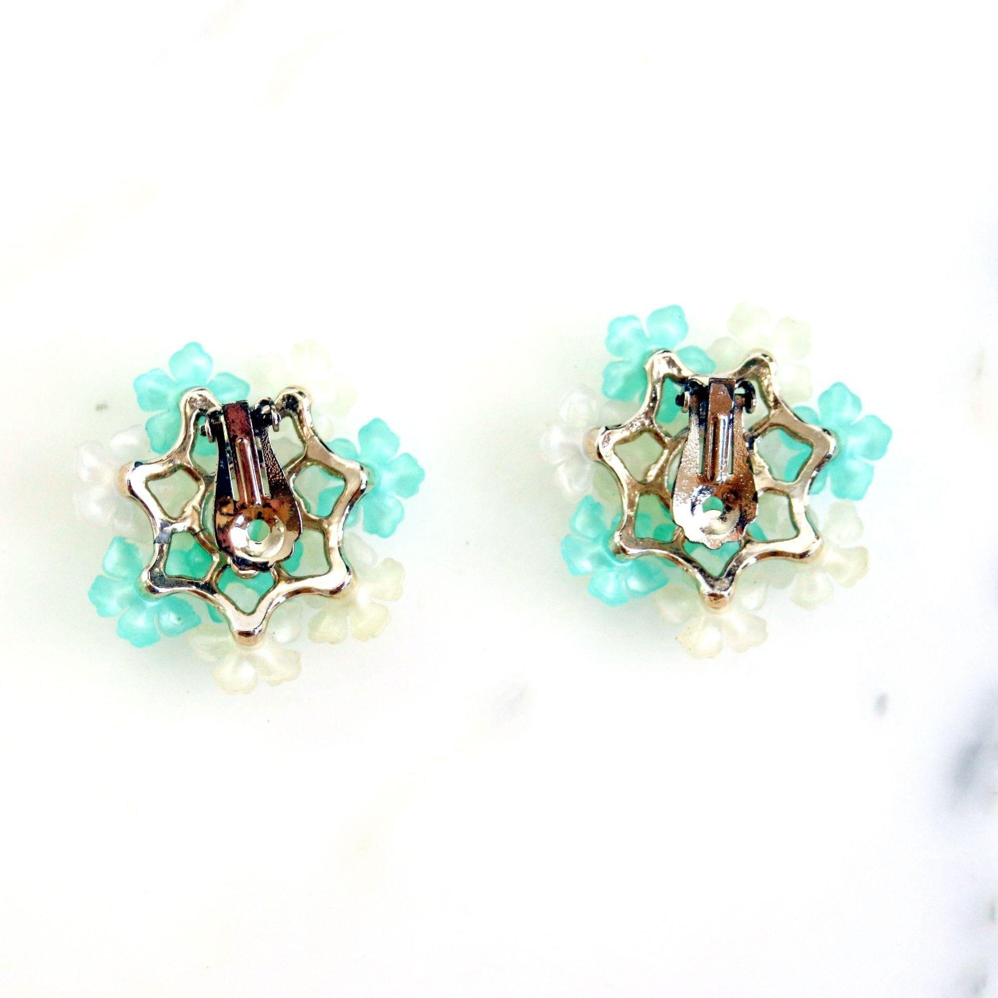Vintage Aqua, White Lucite Daisy Statement Earrings by Unsigned Beauty - Vintage Meet Modern Vintage Jewelry - Chicago, Illinois - #oldhollywoodglamour #vintagemeetmodern #designervintage #jewelrybox #antiquejewelry #vintagejewelry