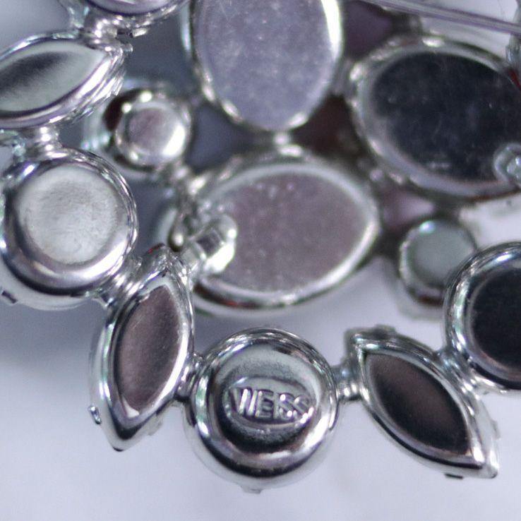 Vintage Weiss Red Rhinestone Brooch by Weiss - Vintage Meet Modern Vintage Jewelry - Chicago, Illinois - #oldhollywoodglamour #vintagemeetmodern #designervintage #jewelrybox #antiquejewelry #vintagejewelry