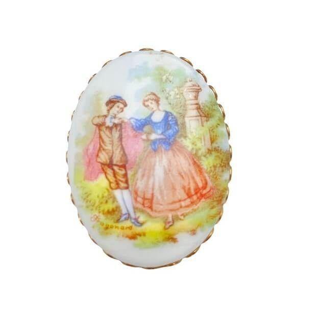 Vintage Victorian Couple Courting Scene Brooch by Frangonard - Vintage Meet Modern Vintage Jewelry - Chicago, Illinois - #oldhollywoodglamour #vintagemeetmodern #designervintage #jewelrybox #antiquejewelry #vintagejewelry